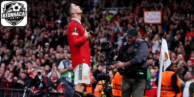 Cristiano Ronaldo, Những Cột Mốc Làm Nên Lịch Sử Bóng Đá 2 Cột mốc của cầu thủ tại Manchester United